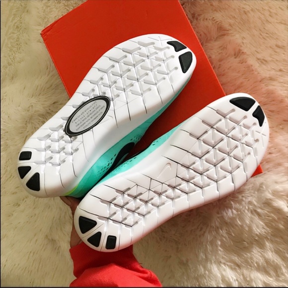 NEW 🌴 NIKE FREE RN | TIFFANY - Picture 3 of 8